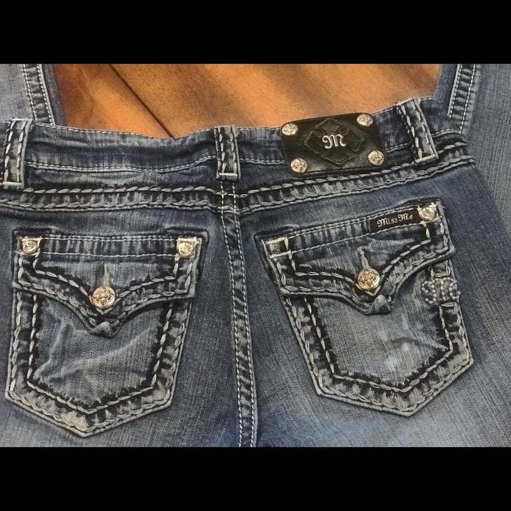 Miss Me Embellished Mid Rise Capri Jeans Size 27 Flap Embellished Pockets